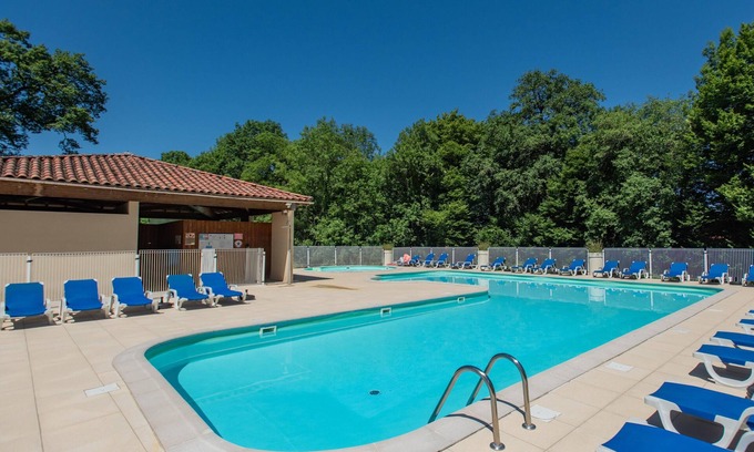 Lacapelle-Marival House | Beautiful house on holiday park with pool