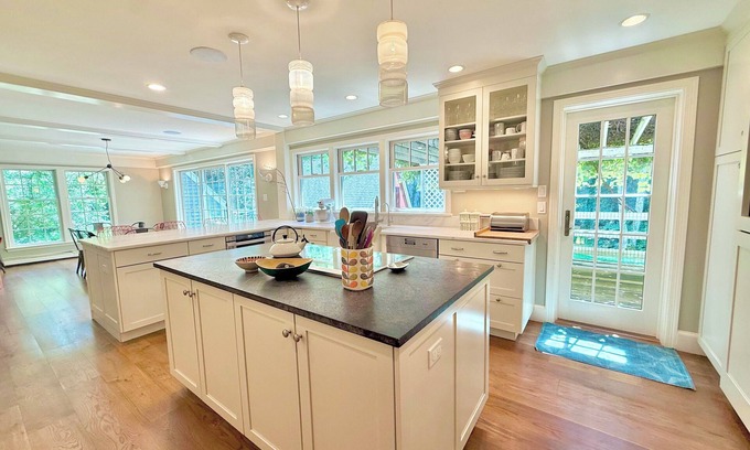 Glendale House | Beautiful House in the Woods: Huge Yard, Hot Tub