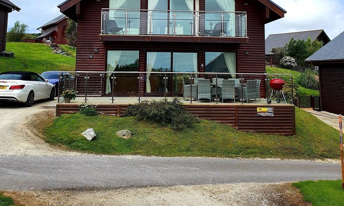 Winnard's Perch Cabin | Beautiful house with use of leisure facilities close to Padstow and many beaches