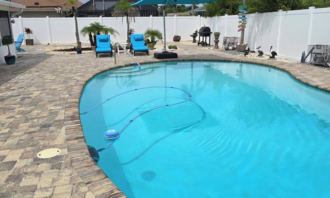 Ormond Beach House | Beautiful house/pool/two blocks from the beach/close to Flagler beach/Daytona.
