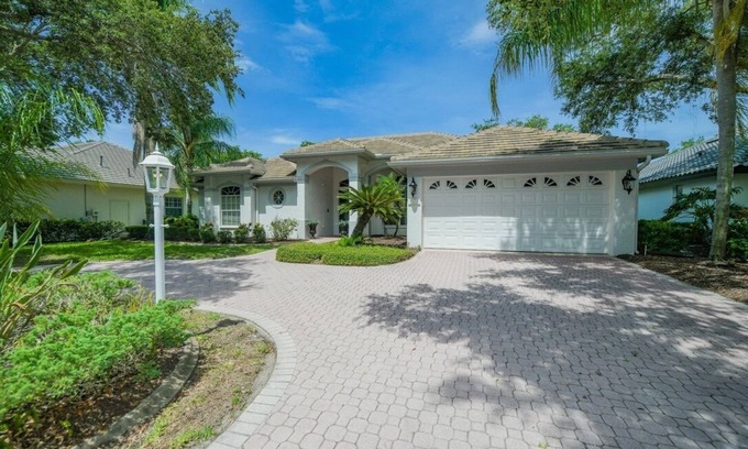 Braden River House | Beautiful house in a gated golf community. Pool with Lanai. Close to beaches.