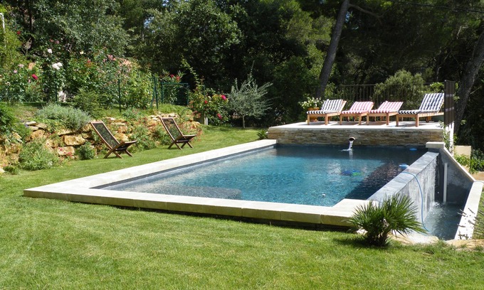 Connaux Villa | Beautiful house with private heated infinity pool 16 km from Uzes