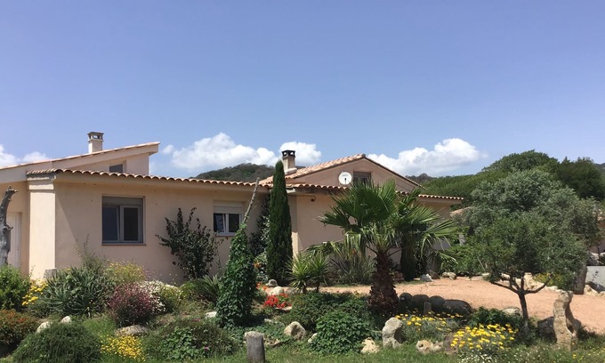 Figari House | Beautiful house with terrace, open view, swimming pool, classified 3* Meublée de tourisme