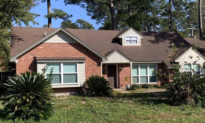 Dickinson House | Beautiful house with 4 bedrooms and 3 bathrooms