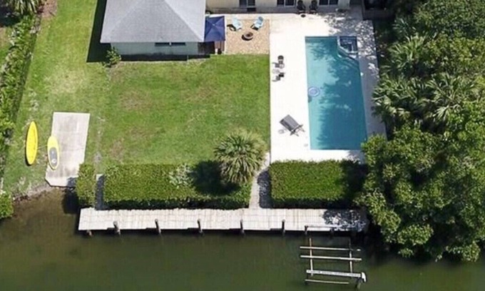 Vero Beach Cottage | Beautiful House with Boat Dock and Boat Ramp. Walk to the Beach and restaurants