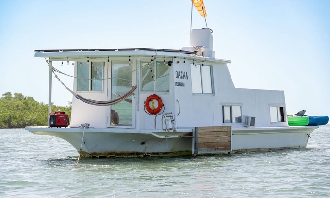 Key West Boat Rental | Beautiful Houseboat in Key West