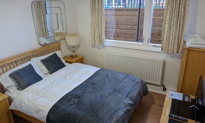 Coldharbour Apartment | Beautiful independent apartment in London, UK