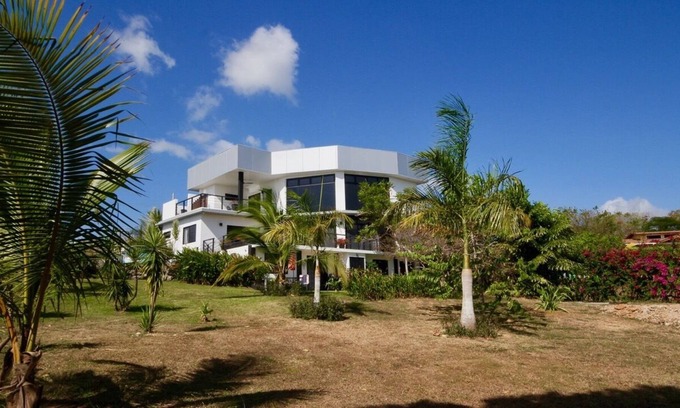 El Valle de Anton House | BEAUTIFUL LOFT SEA AND MOUNTAINS VIEWS