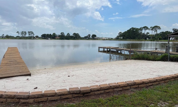 Highland House | Beautiful Lake Front Retreat.