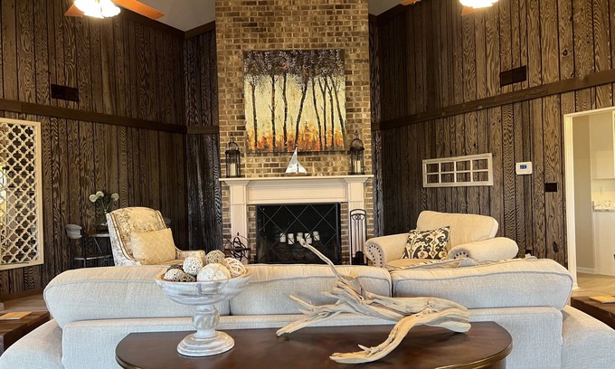Northport House | Beautiful Lake Front Home with Amazing Views Located Just 15 miles to UA.