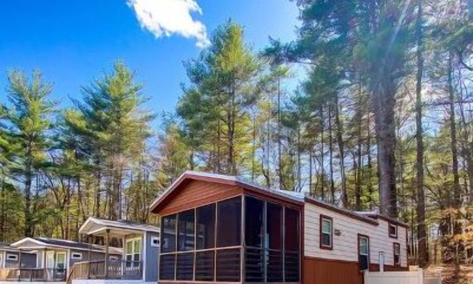 Queensbury Cottage | Beautiful Lake George Cottage