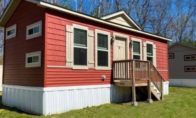 Queensbury Cottage | Beautiful Lake George Cottage