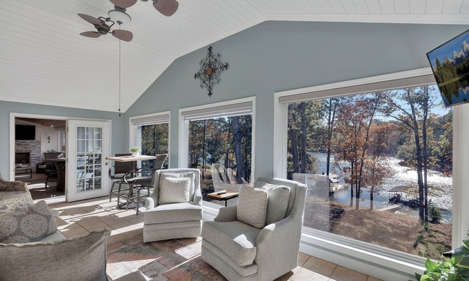 Anderson House | Beautiful Lake Hartwell Retreat w/Private Dock in Anderson