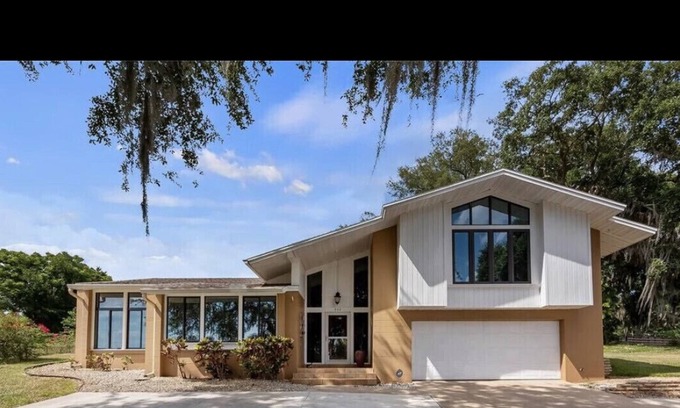 Clermont House | Beautiful lake home near Orlando