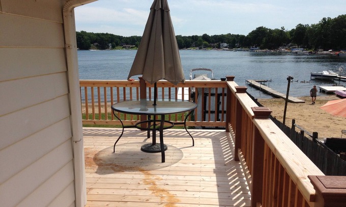 Sister Lakes House | Beautiful Lake Home On All Sports Little Crooked Lake