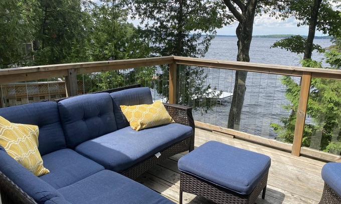 Bracebridge Cottage | Beautiful Lake Muskoka. Sunny days. Sensational sunsets.
