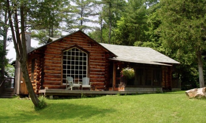 Bracebridge House | Beautiful Lake Muskoka Log Cabin
