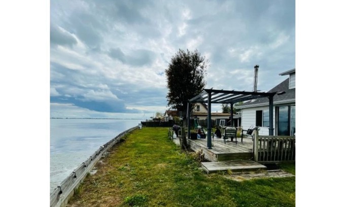 Fair Haven House | Beautiful Lake St Clair Cabin
