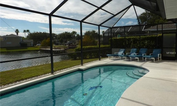 Sunset Lakes House | Beautiful Lake View 5 Bed 3 1/2 Bath Home