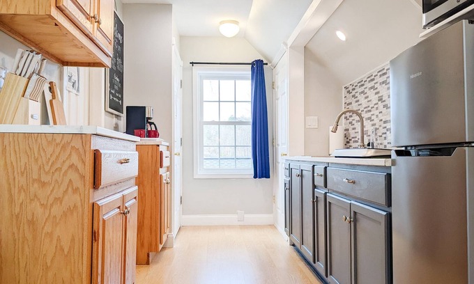Troutman Apartment | Beautiful Lake View Loft- 5 Min to LKN State Park!