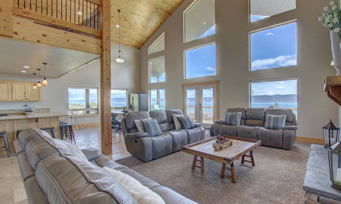 Harbor Village House | Beautiful Lake View - Sleeps 26+ - Hot Tub - Deck - Cabin