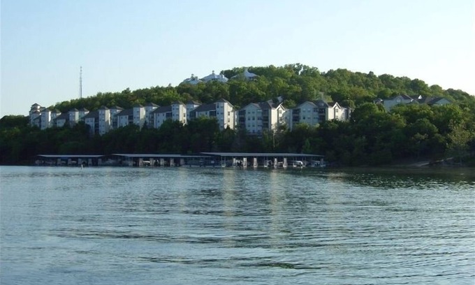 Kimberling City Condo | Beautiful Lakefront Condo - Many Amenities and Attractions