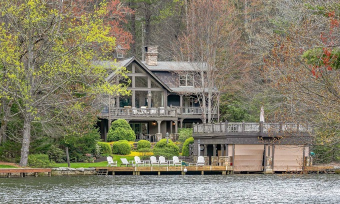 Lake Toxaway House | Beautiful lakefront home nestled into a cove