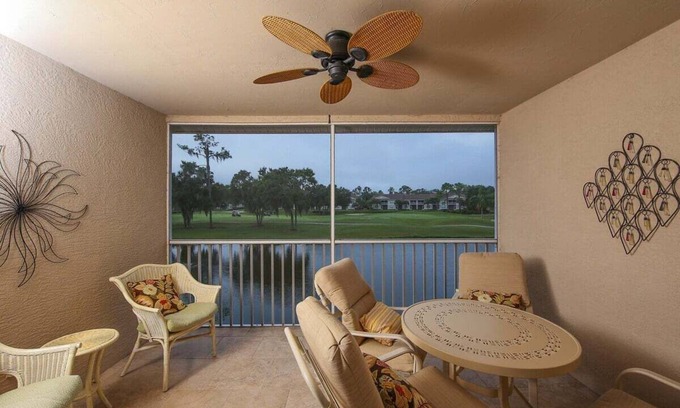 Sarasota Condo | Beautiful lakefront 2/2 condo in Heritage Oaks Golf and Country Club - Par Then Bar