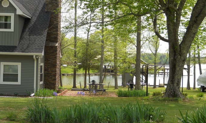 Ten Mile House | Beautiful Lakefront Cabin with Unique Multi-Level Boat Dock Now With WiFi