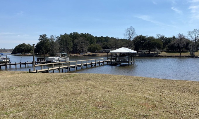 Summerton House | Beautiful Lakefront Home, Sleeps 10, Comfy with Great Porch