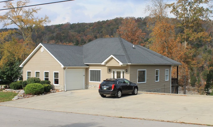 Sloans Valley House | Beautiful Lakefront Home-Walk to Ramp and Pool