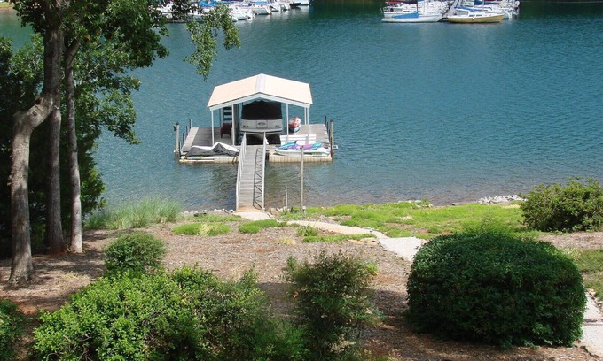Seneca House | Beautiful lakefront home in quiet cove on Lake Keowee! Minutes from Clemson!