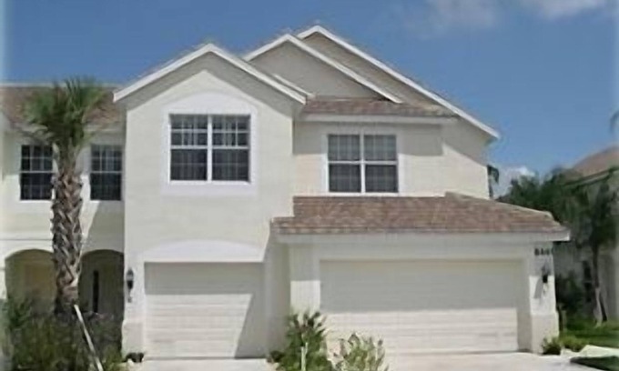 Fort Myers House | Beautiful Lakefront Townhome-Minutes from Sanibel/Ft Myers Bch