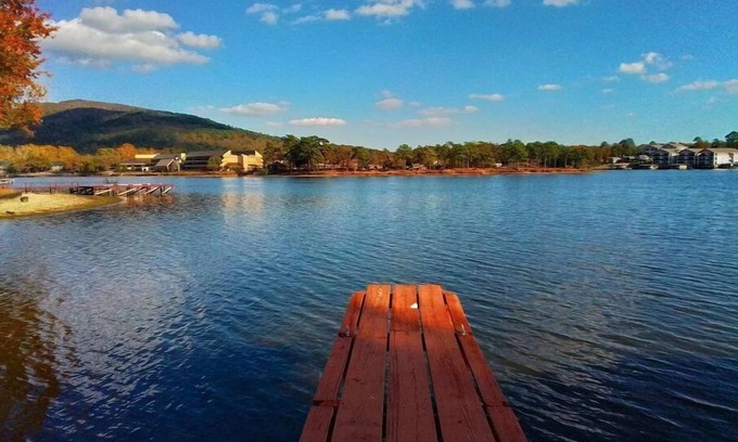 Piney House | Beautiful lakefront home new to market