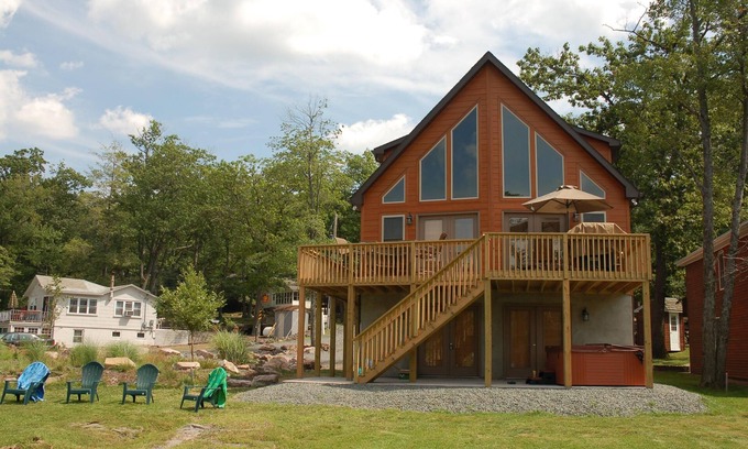 Lake Harmony House | Beautiful Lakefront Home - Hot Tub, Sauna, Pool Table