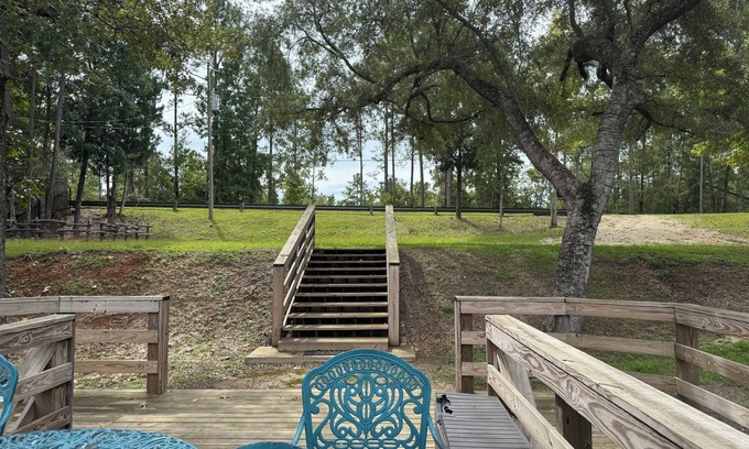 Bristol RV Rental | Beautiful Lakeside campground with full hookups for 30 and 50 amp campers.