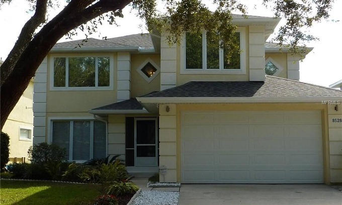 Sunset Lakes House | Beautiful Lakeview 5 bed 4 Bath South Facing Pool/Spa Home