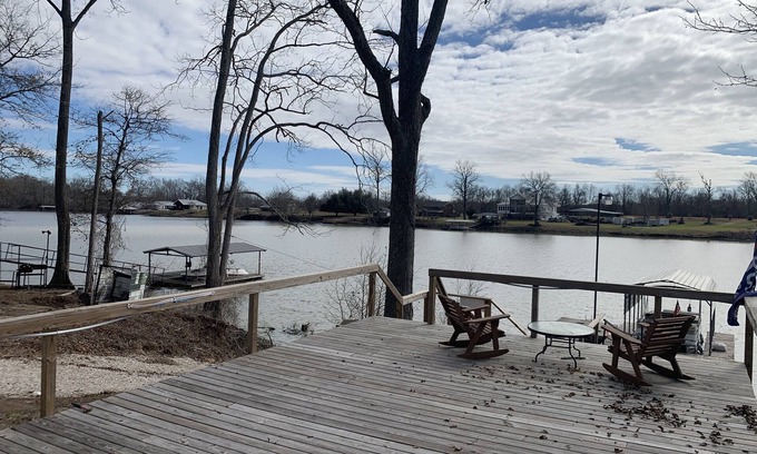 Acme Cottage | Beautiful lakeview cottage with private deck.