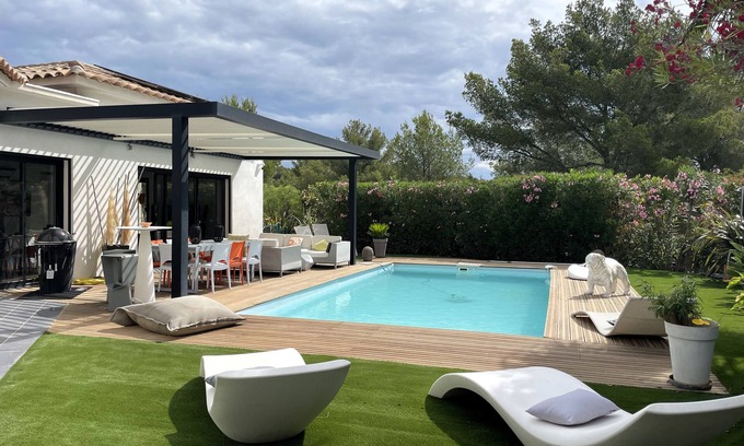 Bandol Villa | BEAUTIFUL, LARGE 5-STAR ARCHITECT-DESIGNED VILLA, AIR-CONDITIONED, SWIMMING POOL, SLEEPS 8