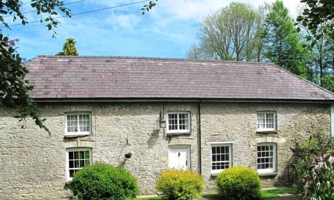 Pencader Cottage | Beautiful Large Rural Cottage near Pencader