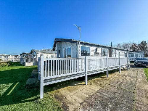 Hunstanton Cabin | Beautiful Lodge With Decking In Hunstanton At Manor Park Ref 23195K