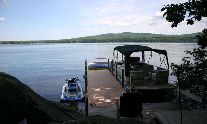 South Effingham Cabin | Beautiful log cabin on clear serene Province Lake with private beach.