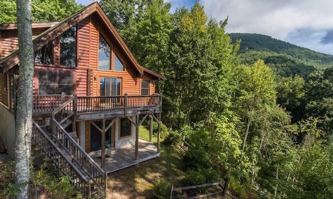 Maggie Valley Cabin | Beautiful Log Cabin with Panoramic Views