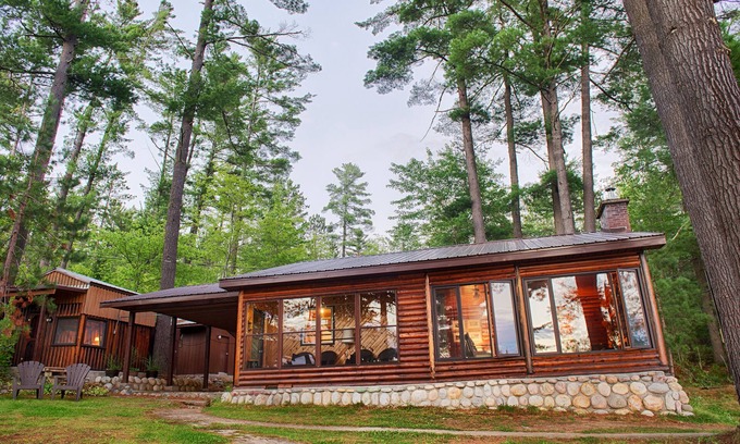 Mattawa Cottage | Beautiful Log Cottage on Historic Mattawa River - Lake Chantplein