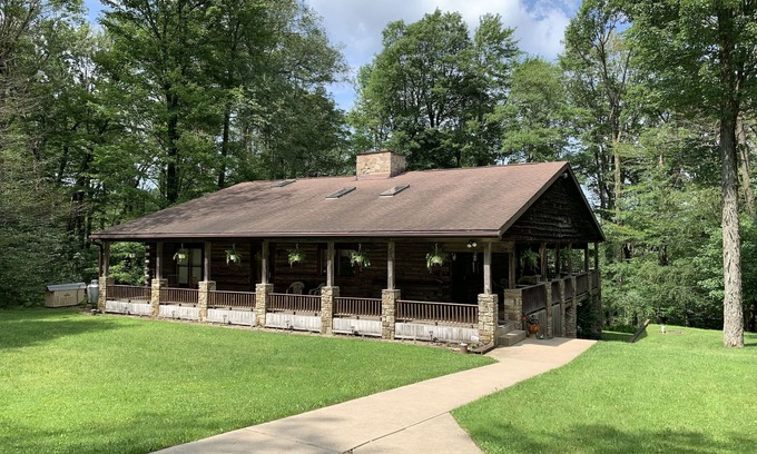 Russell Cabin | Beautiful log home retreat located on the Northwest peak of PA/New York boarder