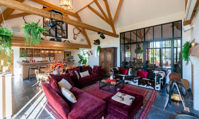 Dudzele House | Beautiful & Luxurious Farmhouse