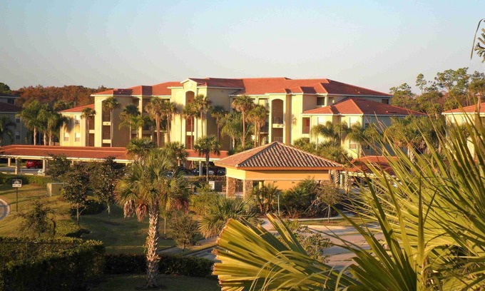 Naples Condo | Beautiful Luxury Condo on Resort Style Golf and Country Club.