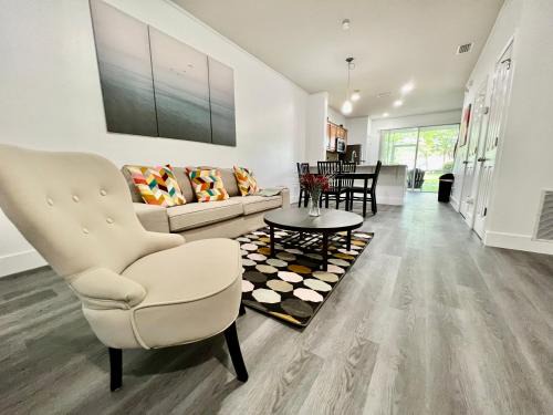 Southside House | Beautiful Luxury House Great Location Near Beaches Mayo Clinic Shops Restaurants