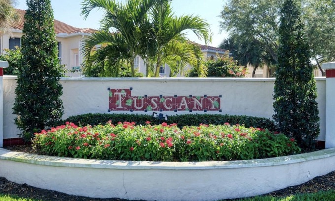 Vineyards Condo | Beautiful main fl, Vineyards Condo 5min walk to shops/10min drive to the beach