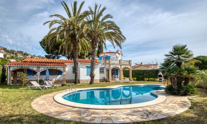 Calonge Ski Chalet | Beautiful Mediterranean style house, air-conditioned